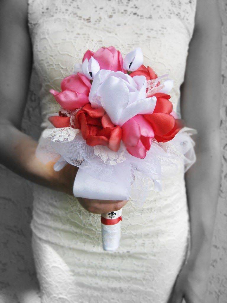 Wedding Superstition #7: Tossing Bouquets and Garters!