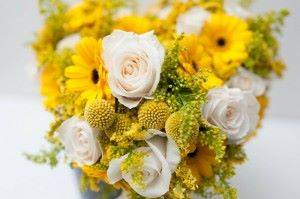 Lovely-Bright-Yellow-Wedding-in-Pittsburgh-Images-by-Alison-Mish-Photography-Via-Modernly-Wed-12