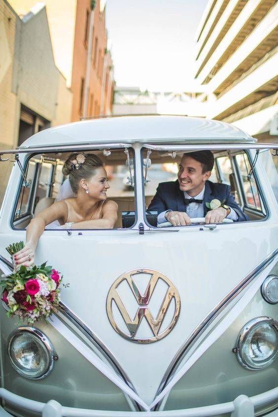 bride-and-groom-in-vw-bug