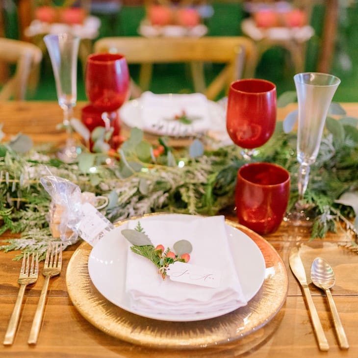 5 Simple Ideas to Style a Cozy Christmas Tablescape
